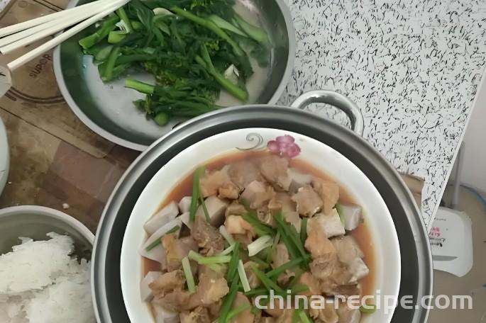 The method of steaming taro with pork ribs