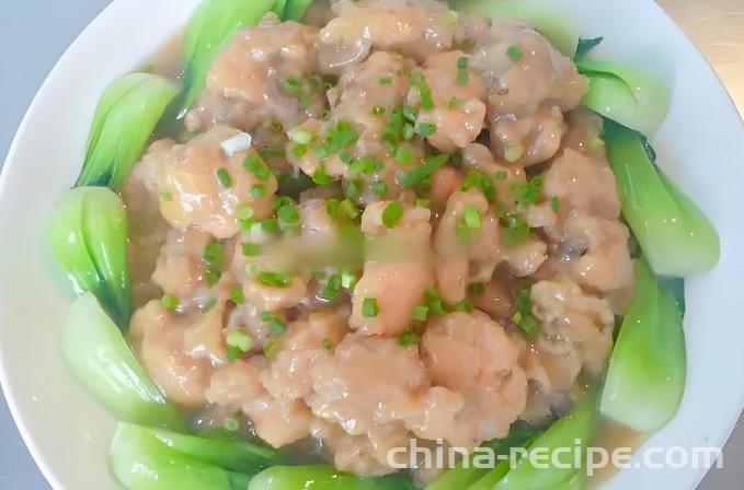The recipe for braised chicken chunks in yellow