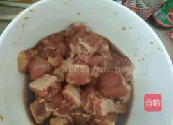 排骨蒸芋头的做法图解1