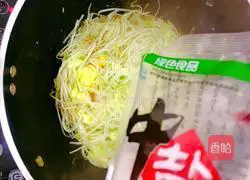 豆芽炒鸡蛋的做法图解5
