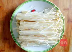 金针菇炒胡萝卜的做法图解4