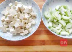 丝瓜豆付木耳汤的做法图解2