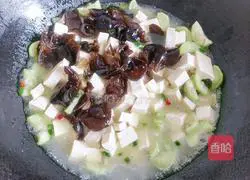 丝瓜豆付木耳汤的做法图解7