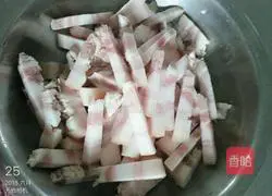 菠萝红烧肉的做法图解1