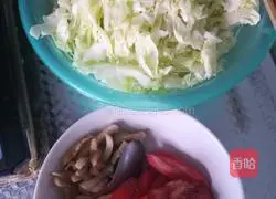 番茄油渣炒白菜的做法图解1