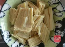 红烧豆腐泡腐竹油菜的做法图解1