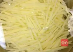 鸭蛋黄土豆丝的做法图解4