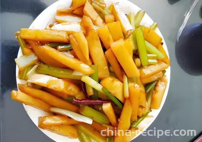 The recipe for celery and potato chips
