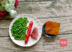 豌豆炒豆干的做法图解1