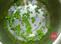 豌豆炒豆干的做法图解2