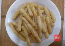 丝瓜烧豆果的做法图解1