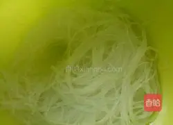 胡萝卜瘦肉炒粉丝的做法图解2