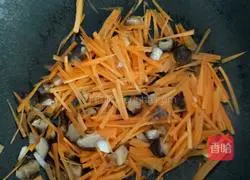 胡萝卜瘦肉炒粉丝的做法图解7