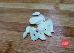 莴笋仔姜胡萝卜炒香肠的做法图解8