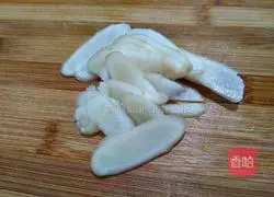 莴笋仔姜胡萝卜炒香肠的做法图解9