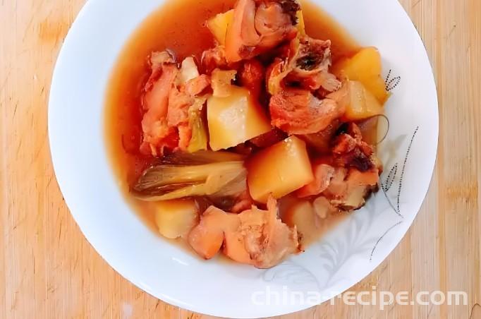 The recipe for braised chicken legs with potato chunks
