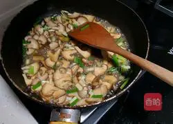 香菇炒鸡脯的做法图解6