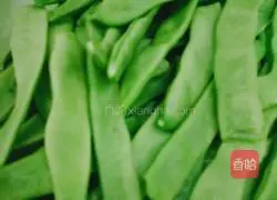 豆角炖窝瓜的做法图解1