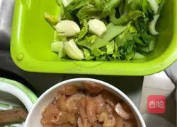 西芹炒鸡胸肉的做法图解1