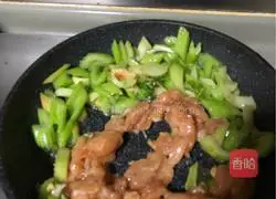 西芹炒鸡胸肉的做法图解4