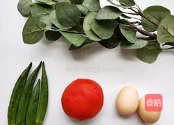 番茄秋葵鸡蛋饼的做法图解1