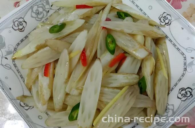 The method of making sour and spicy lotus root tips