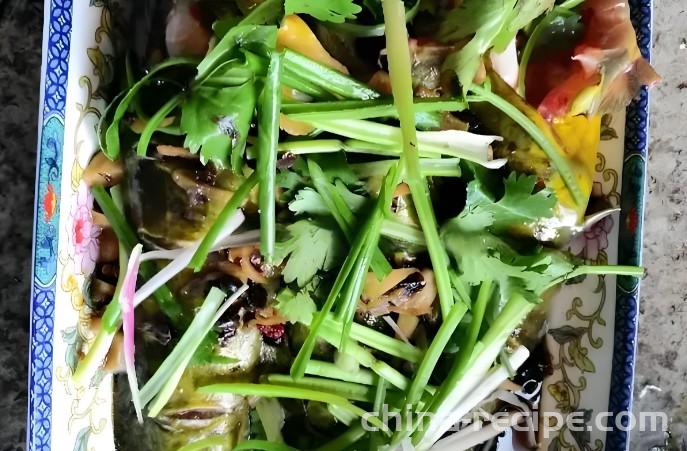 The method of steaming yellow bone fish with fermented soybean and garlic paste