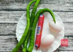 青椒火腿炒蛋的做法图解1