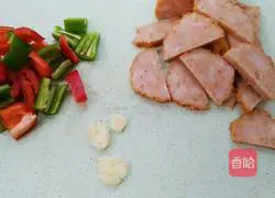 辣椒炒肉卷的做法图解2