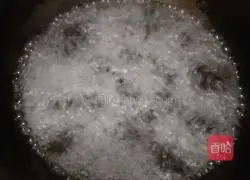 香菇闷鸡腿的做法图解2