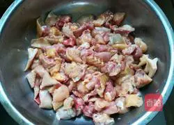 家常小炒鸡块的做法图解1