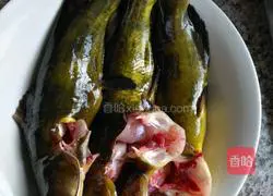 豆豉蒜蓉蒸黄骨鱼的做法图解1