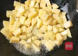 土豆炒鸡肉的做法图解9