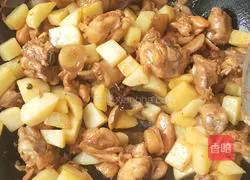 土豆炒鸡肉的做法图解13