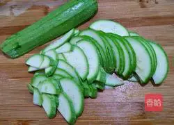 青红椒西葫芦炒肉片的做法图解7