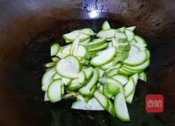 青红椒西葫芦炒肉片的做法图解15