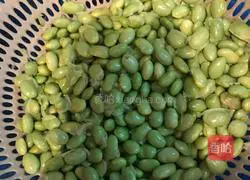 青椒炒毛豆的做法图解1