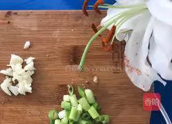 青椒炒毛豆的做法图解3