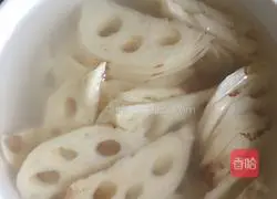莲藕木耳炒肉的做法图解3