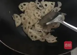 莲藕木耳炒肉的做法图解5
