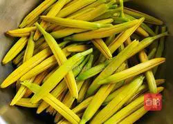炝炒金针菜的做法图解5