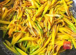 炝炒金针菜的做法图解6
