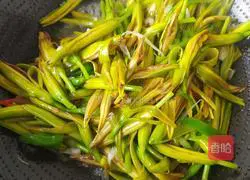炝炒金针菜的做法图解10