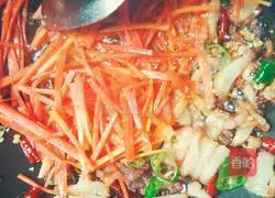 腊肉炒胡萝卜芽菜的做法图解5