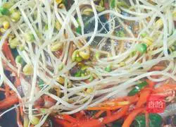 腊肉炒胡萝卜芽菜的做法图解6