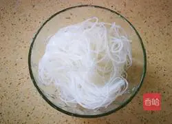 香辣金针菇粉丝的做法图解3