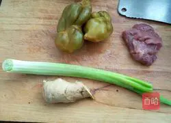 香辣榨菜炒肉丝的做法图解1