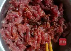 尖椒牛肉丝的做法图解1