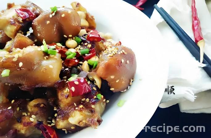 The recipe for spicy and crispy pork trotters