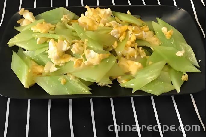 Method for stir frying lettuce and eggs